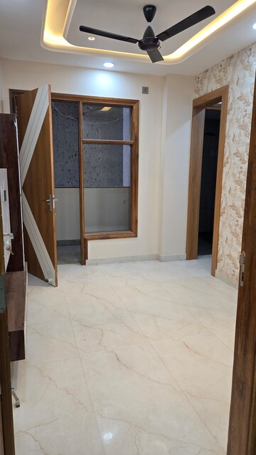 Room in 3 BHK Builder Floor at RPS Palm Drive, Sector 88 – for Sale