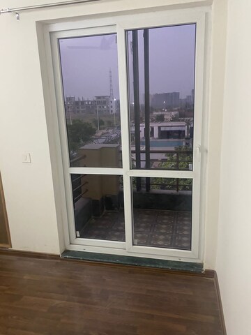 Room in 3 BHK Apartment at BPTP Parkland Pride, Sector 77 – for Rent