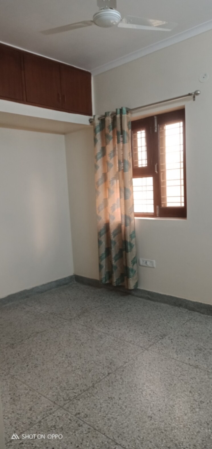 Room, vasant kunj 3 Bedroom 900 Sq.Ft. Apartment In Vasant Kunj Delhi 9760514