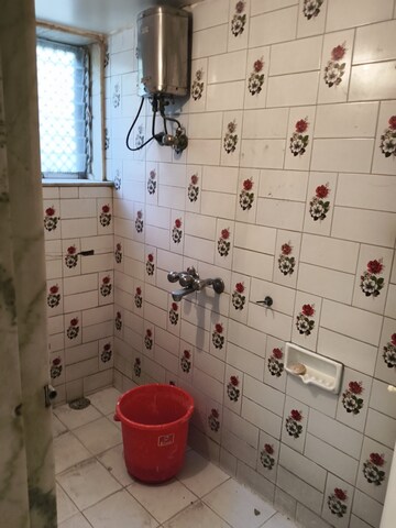 Bathroom in 1 BHK Apartment at Vile Parle East – for Rent