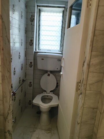 Bathroom in 1 BHK Apartment at Vile Parle East – for Rent