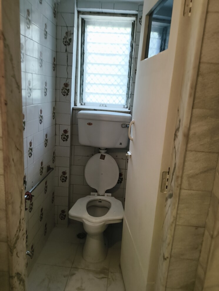 Bathroom, vile parle east 1 Bedroom 480 Sq.Ft. Apartment In Vile Parle East Mumbai 9760258