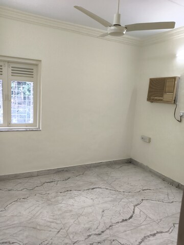 Room in 1 BHK Apartment at Vile Parle East – for Rent