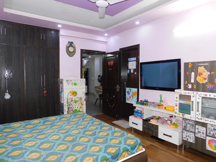 Bedroom, east of kailash 3 Bedroom 200 Sq.Yd. Builder Floor In East Of Kailash Delhi 9760271