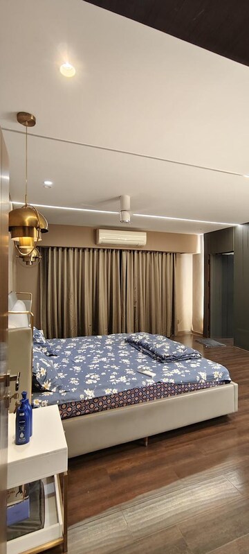 Bedroom in 3.5 BHK Apartment at Gulmohar Garden, Sector 44 – for Rent