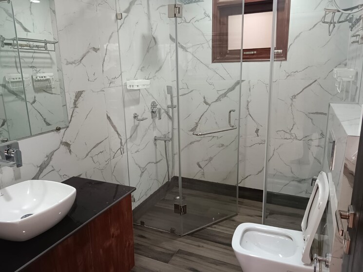 Bathroom, dlf-queens-court 3 Bedroom 300 Sq.Yd. Builder Floor In Greater Kailash ii Delhi 9760408