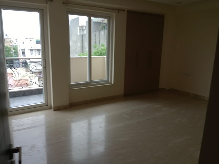 Room, dlf-queens-court 3 Bedroom 300 Sq.Yd. Builder Floor In Greater Kailash ii Delhi 9760408