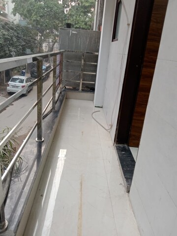Balcony in 1 BHK Builder Floor at Ansal Sushant Lok I, Sector 43 – for Rent