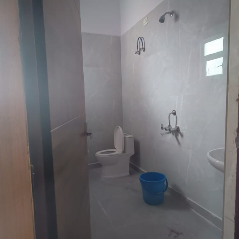 Bathroom, sector 16b greater noida 3 Bedroom 100 Sq.Yd. Villa In Sector 16b Greater Noida Greater Noida 9760751
