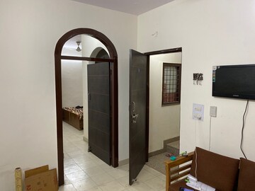 Building Lobby in 1 BHK Builder Floor at Ansal Sushant Lok I, Sector 43 – for Rent