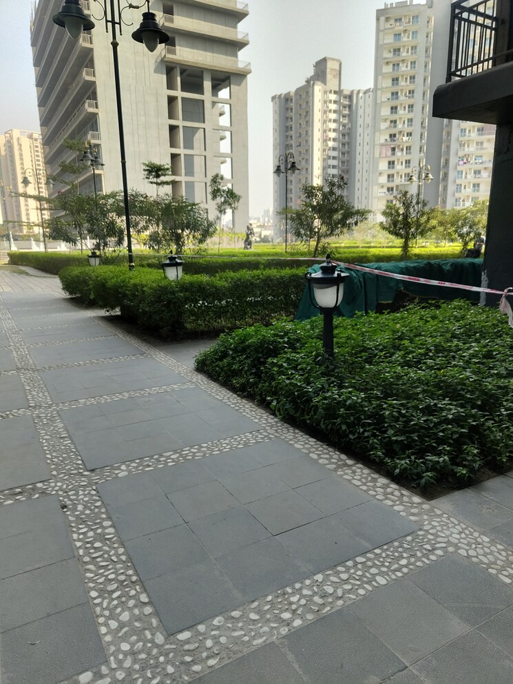 Garden, dah-greentech-nx-byte Commercial Office Space 856 Sq.Ft. In Tech Zone 4 Greater Noida Greater Noida 9760895