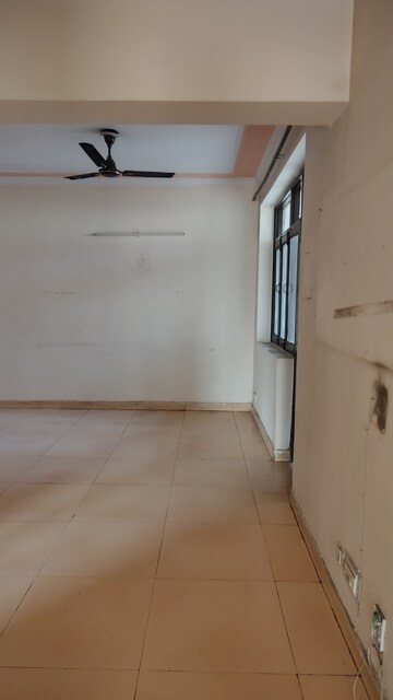 Furnished Amenities in 3 BHK Apartment at Express One, Vasundhara Sector 14 – for Rent