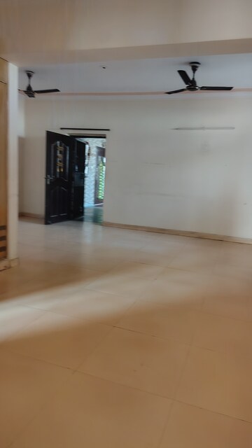 Furnished Amenities in 3 BHK Apartment at Express One, Vasundhara Sector 14 – for Rent