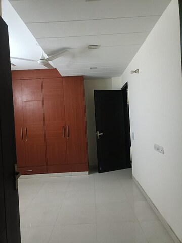 Bathroom in 3.5 BHK Builder Floor at Uday Arden 45, Sector 45 – for Rent