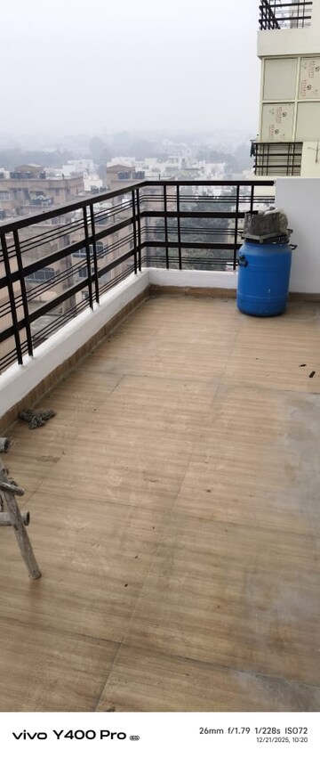 Staircase in 3.5 BHK Builder Floor at Uday Arden 45, Sector 45 – for Rent