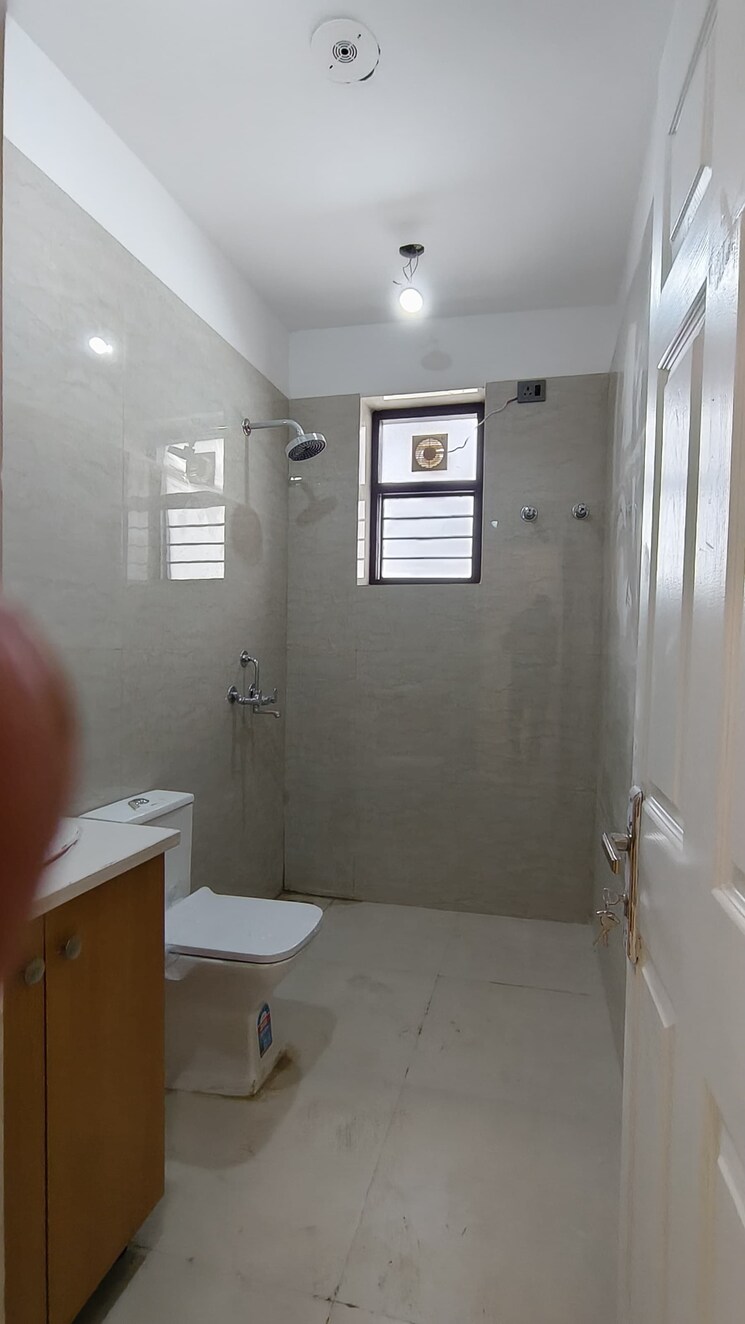 Bathroom, uday-arden-45 3.5 Bedroom 1750 Sq.Ft. Builder Floor In Sector 45 Gurgaon 9761191