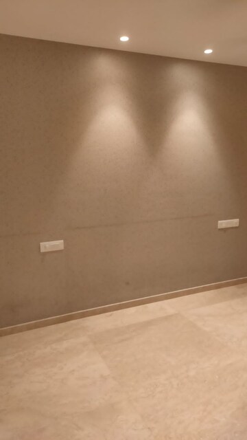 Room in 3 BHK Apartment at Hiranandani Highland, Powai – for Rent