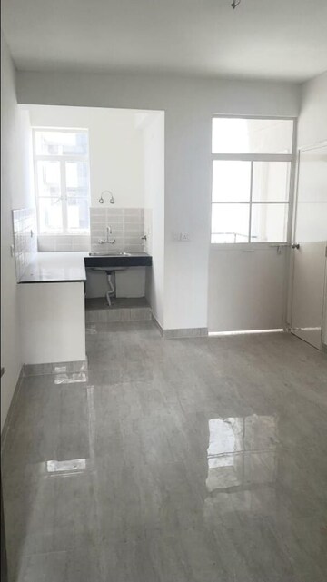 Room in 2 BHK Apartment at Suncity Avenue 102, Sector 102 – for Sale