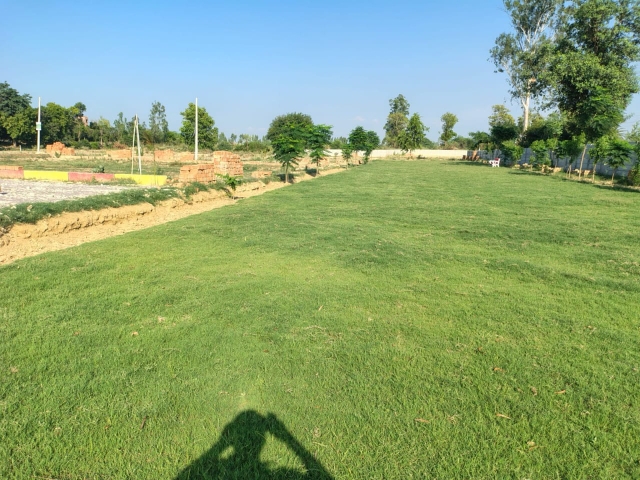 Plot For Sale in Sultanpur Road