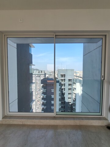 Room in 3 BHK Apartment at Courtyard by Narang Realty and The Wadhwa Group, Pokhran Road No Two – for Rent