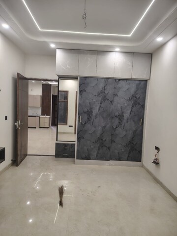 Room in 6 BHK Independent House at Dhakoli – for Sale