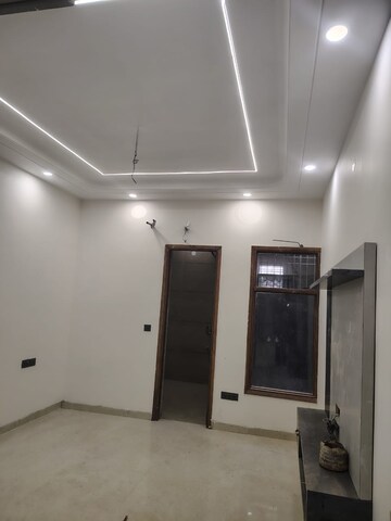 Room in 6 BHK Independent House at Dhakoli – for Sale