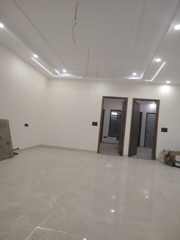 Room in 6+ BHK Independent House at Dhakoli – for Sale