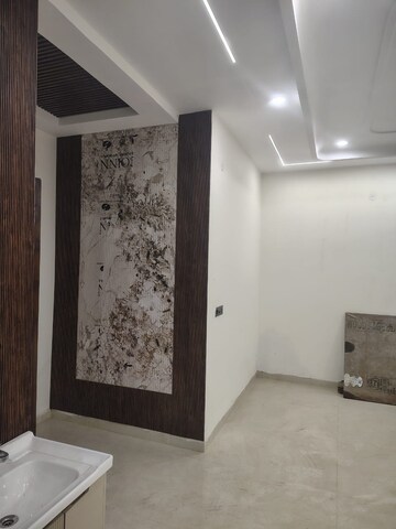 Room in 6+ BHK Independent House at Dhakoli – for Sale