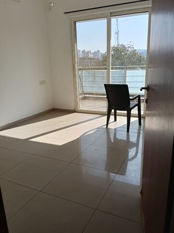 Room in 3 BHK Apartment at Kolte Patil Life Republic, Hinjewadi – for Rent