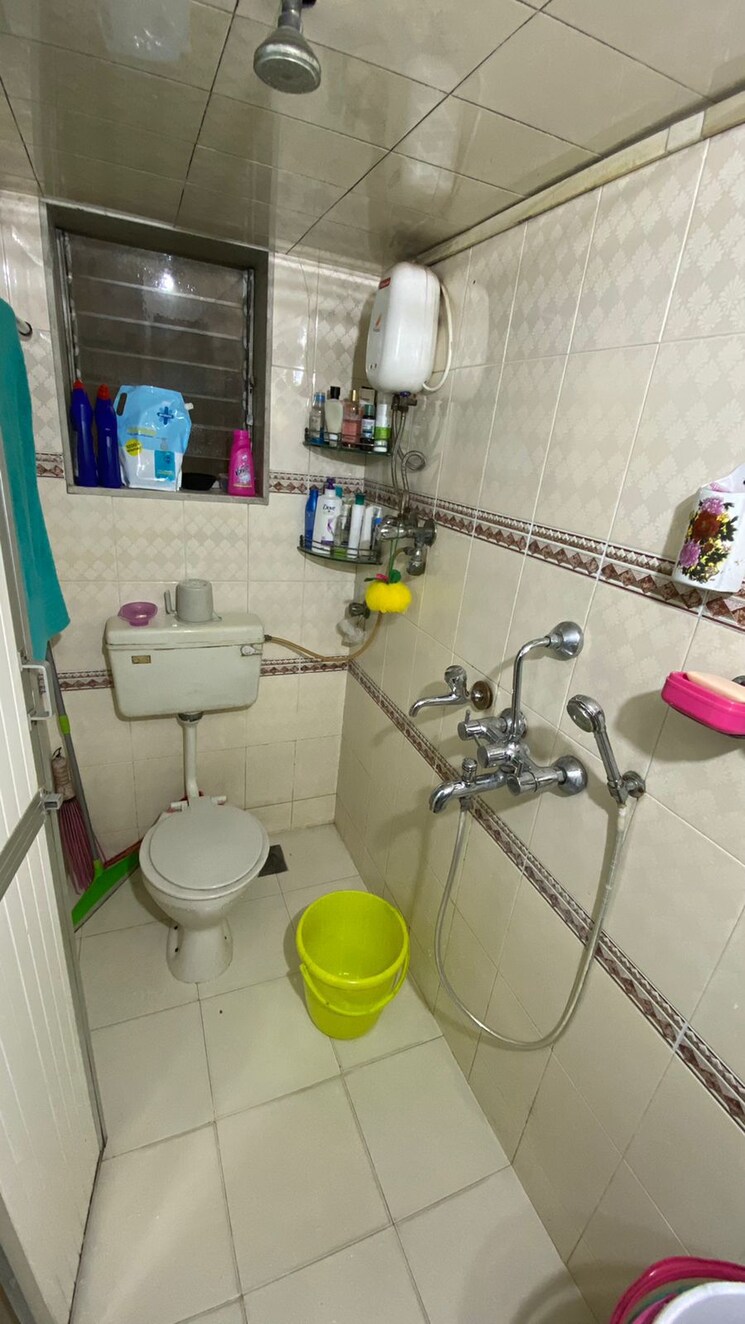Bathroom, mahim 2 Bedroom 880 Sq.Ft. Apartment In Mahim Mumbai 9762046