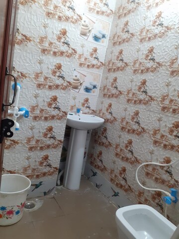 Bathroom in 1 BHK Builder Floor at Patparganj – for Rent