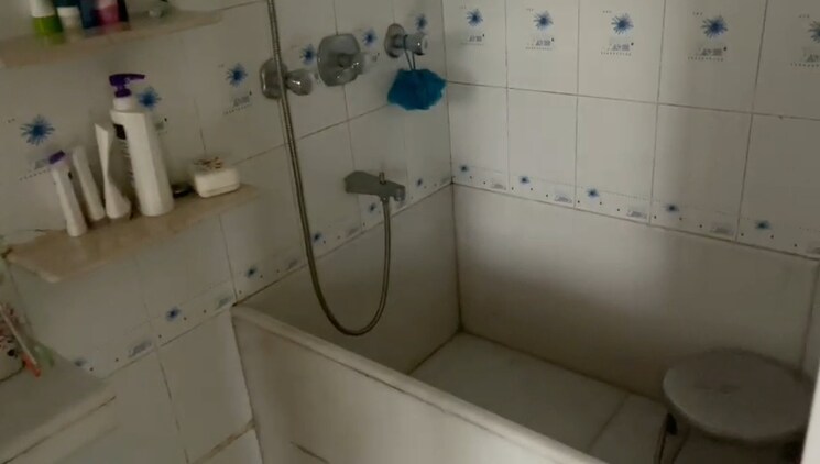 Bathroom, matunga east 2 Bedroom 900 Sq.Ft. Apartment In Matunga East Mumbai 9762525