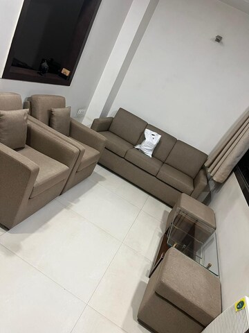 Team Area in 1 BHK Apartment at Adarsh Nagar Society, Worli – for Rent