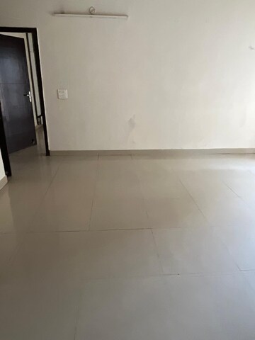 Room in 3 BHK Independent House at Dlf Phase ii – for Sale