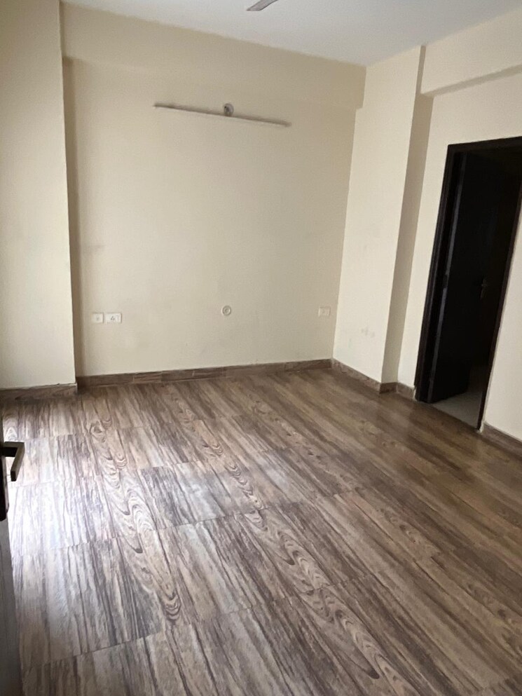 Room, dlf phase ii 3 Bedroom 2000 Sq.Ft. Independent House In Dlf Phase ii Gurgaon 9759303