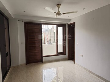 Room in 2 BHK Builder Floor at Safdarjung Enclave – for Rent