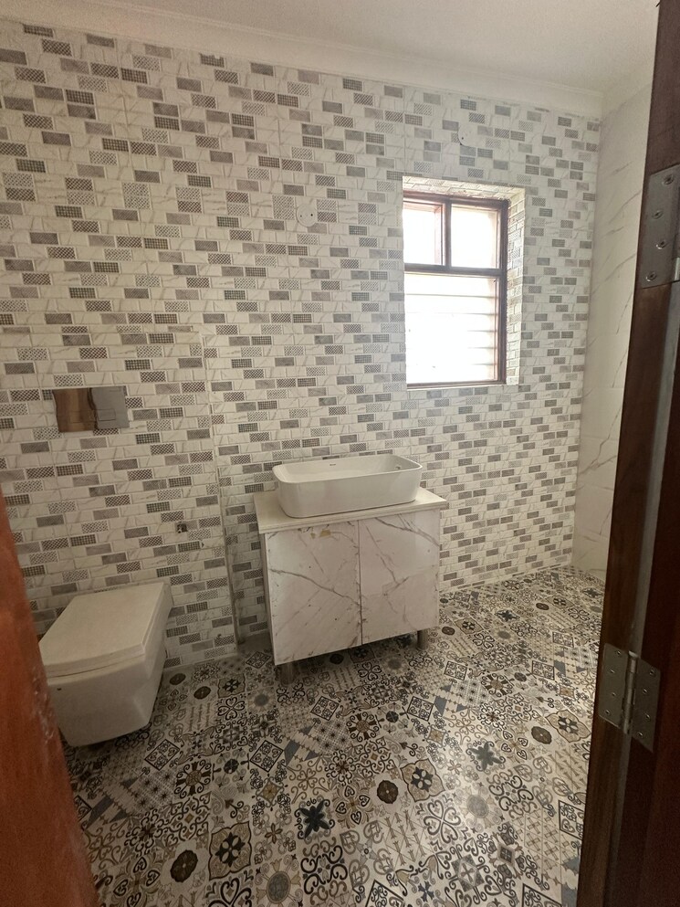 Bathroom, soha-neal-city 3 Bedroom 1150 Sq.Ft. Builder Floor In Sector 98 Faridabad 9763332