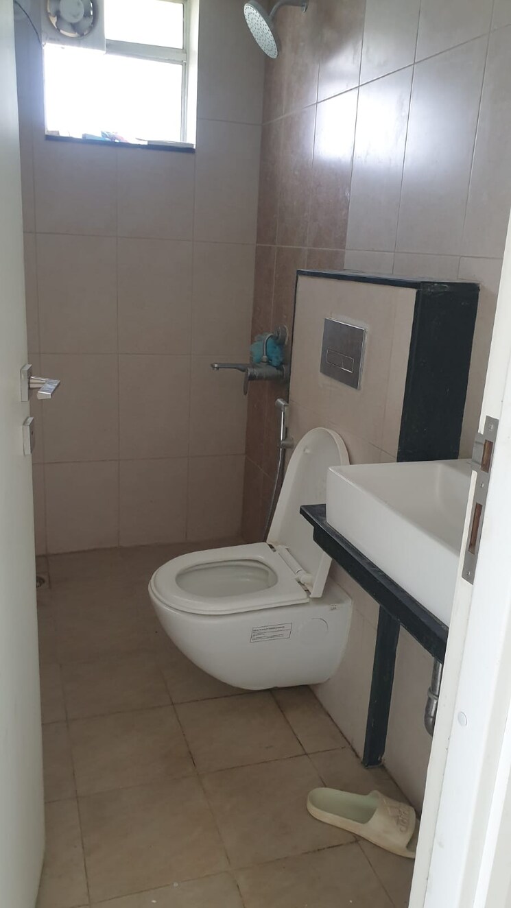 Bathroom, godrej-hillside 3 Bedroom 930 Sq.Ft. Apartment In Mahalunge Pune 9763402