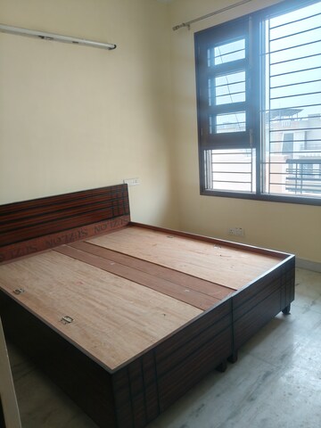 Room in 2 BHK Independent House at Sector 17 – for Rent