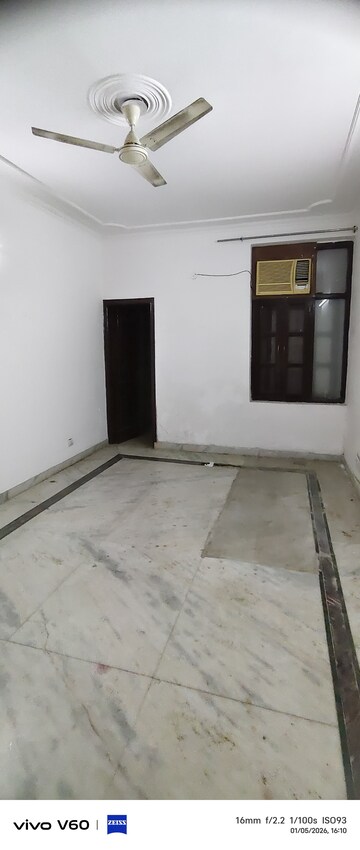 Room in 3 BHK Independent House at RWA Apartments Sector 50, Sector 50 – for Rent