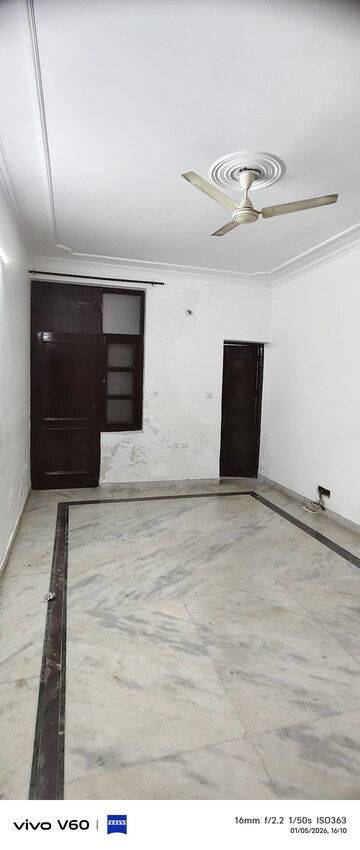 Room in 3 BHK Independent House at RWA Apartments Sector 50, Sector 50 – for Rent