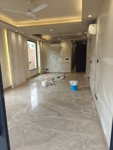 Room in 4 BHK Builder Floor at Sheikh Sarai – for Rent