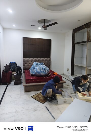 Master Bedroom in 6 BHK Independent House at RWA Apartments Sector 50, Sector 50 – for Rent