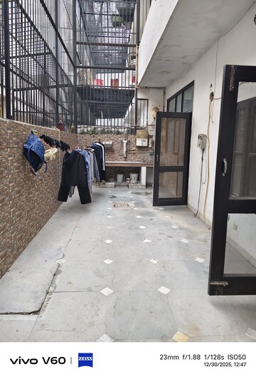 Parking in 6 BHK Independent House at RWA Apartments Sector 50, Sector 50 – for Rent