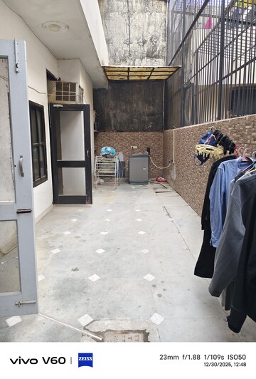 Parking in 6 BHK Independent House at RWA Apartments Sector 50, Sector 50 – for Rent