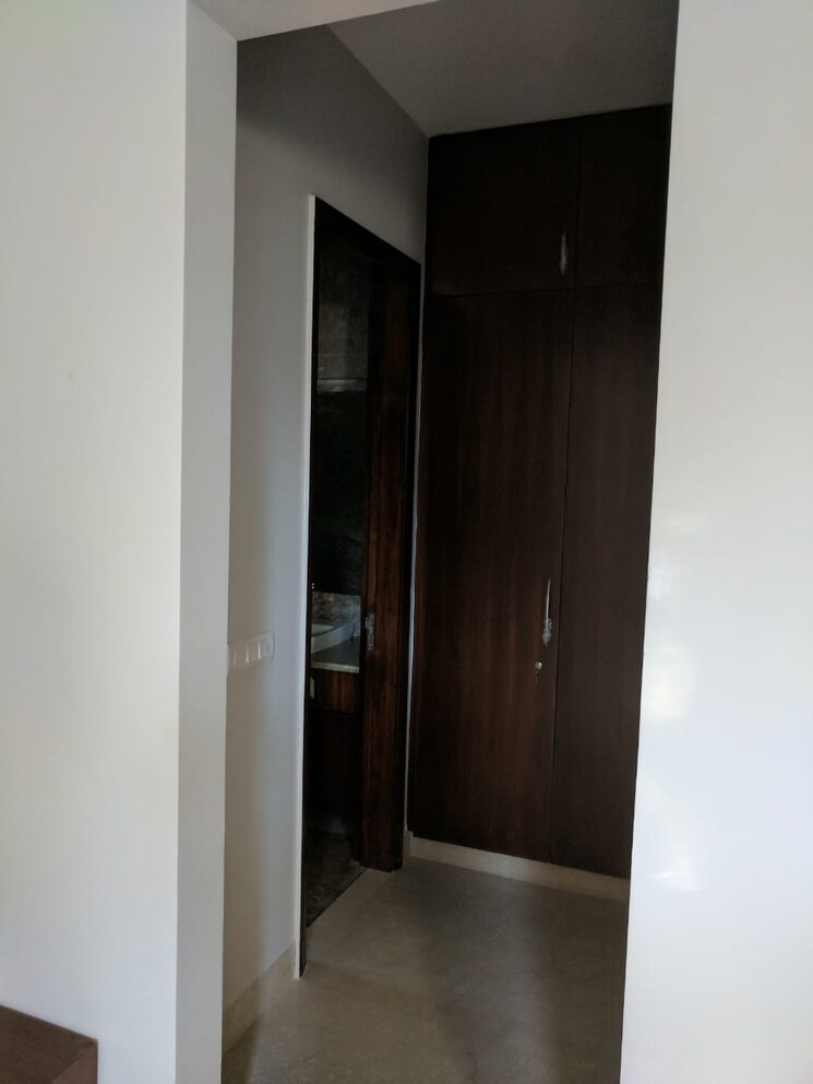 undefined, dlf phase i 4 Bedroom 2200 Sq.Ft. Builder Floor In Dlf Phase I Gurgaon 9763695