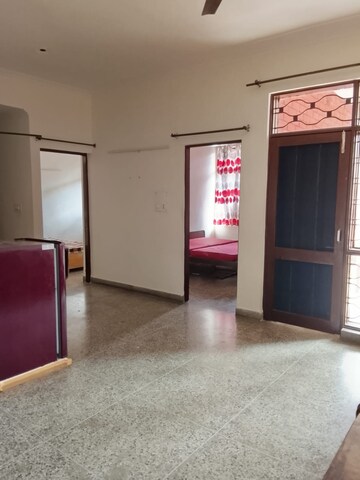 Room in 2 BHK Apartment at Sector 4 – for Rent