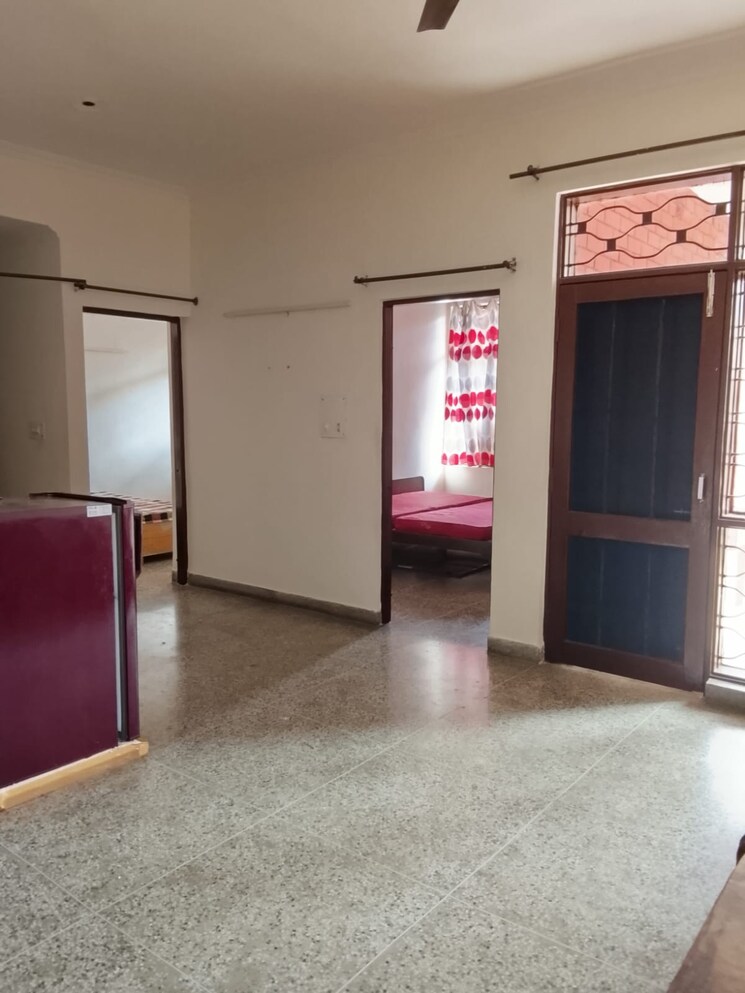 Room, sector 4 2 Bedroom 1600 Sq.Ft. Apartment In Sector 4 Panchkula 9763796