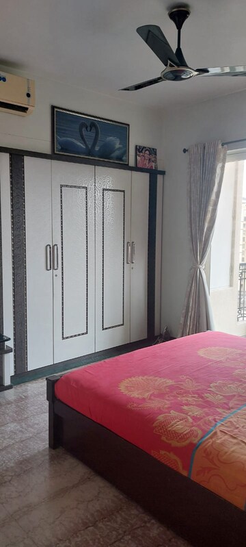 Room in 4 BHK Apartment at Hiranandani Estate Evelina, Ghodbunder Road – for Rent