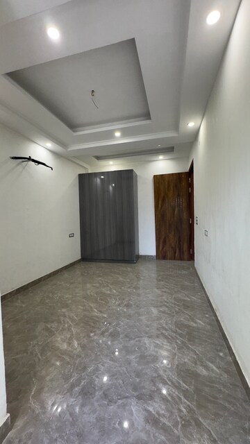 Room in 3 BHK Apartment at Chattarpur – for Sale